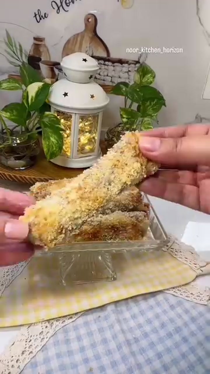 اخبزيها على ٢٠٠ درجة (أو بالقلاية الهوائية) حتى تتحمر